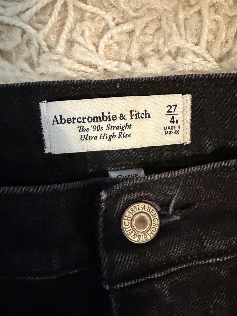 Abercrombie Ultra High-Rise 90s Straight Leg Jeans - Picture 3 of 3